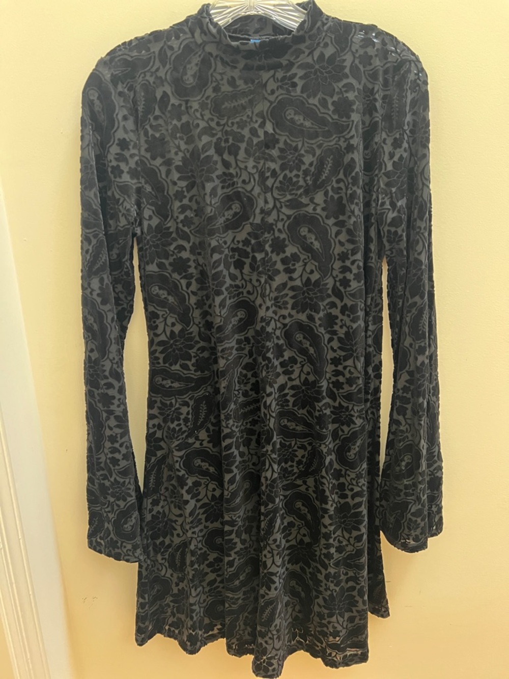 NWT Old Navy Black Paisley Burnout Velvet Long-Sleeve Dress - Medium